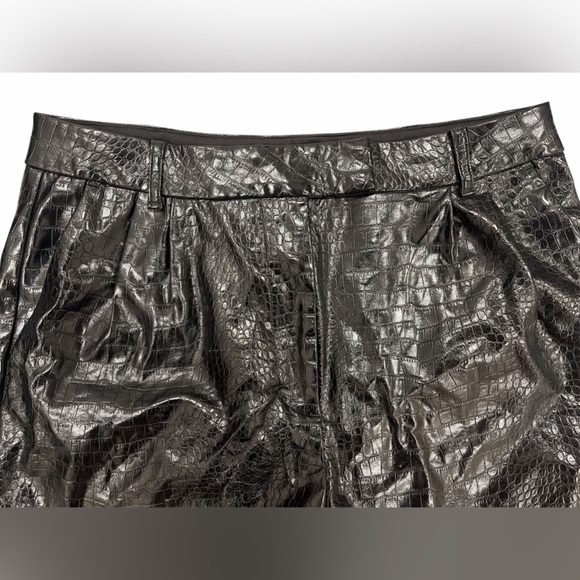 Express Black Croc-Embossed High-Waist Shorts - Picture 3 of 4
